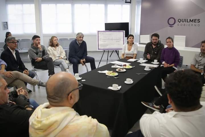 MAYRA LES ANUNCIÓ LA REPAVIMENTACIÓN DE LA AVENIDA 844 