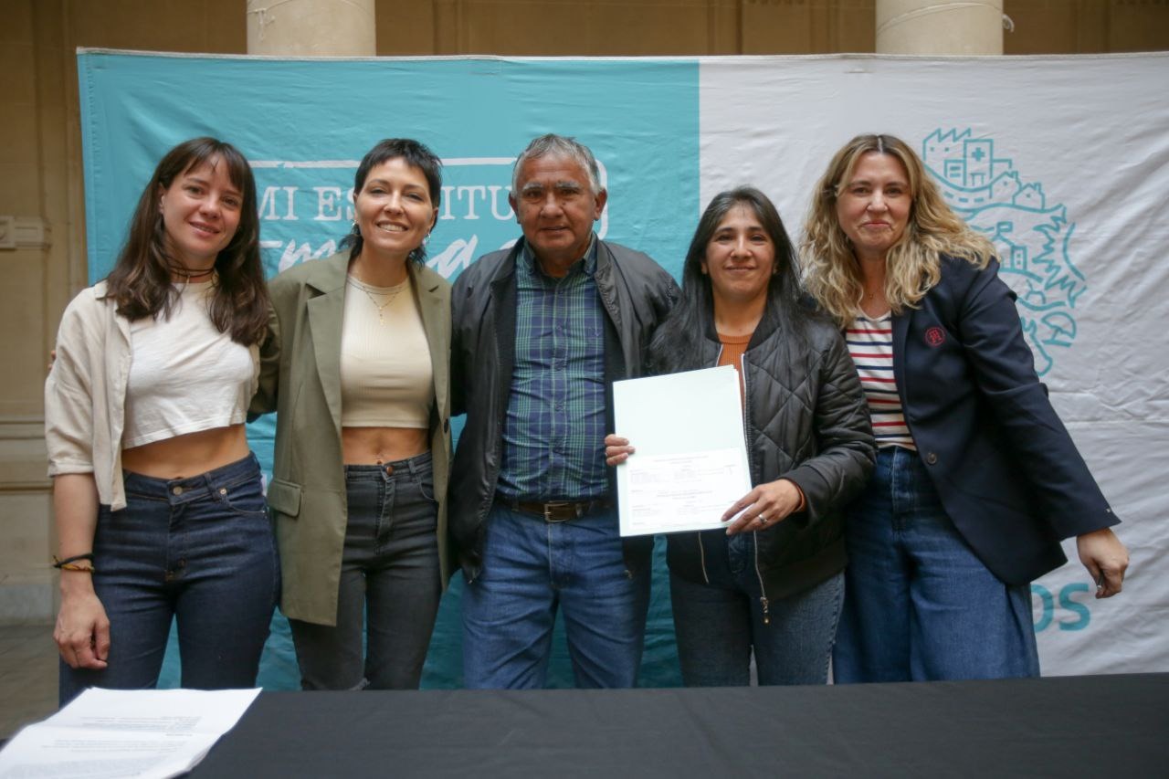 MAYRA ENCABEZÓ LA FIRMA DE 87 ESCRITURAS PARA VECINOS DEL DISTRITO