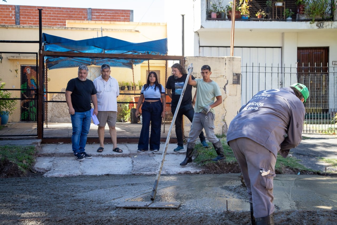 EL MUNICIPIO CONTINÚA CON LOS TRABAJOS DE BACHEO EN HORMIGÓN EN QUILMES 