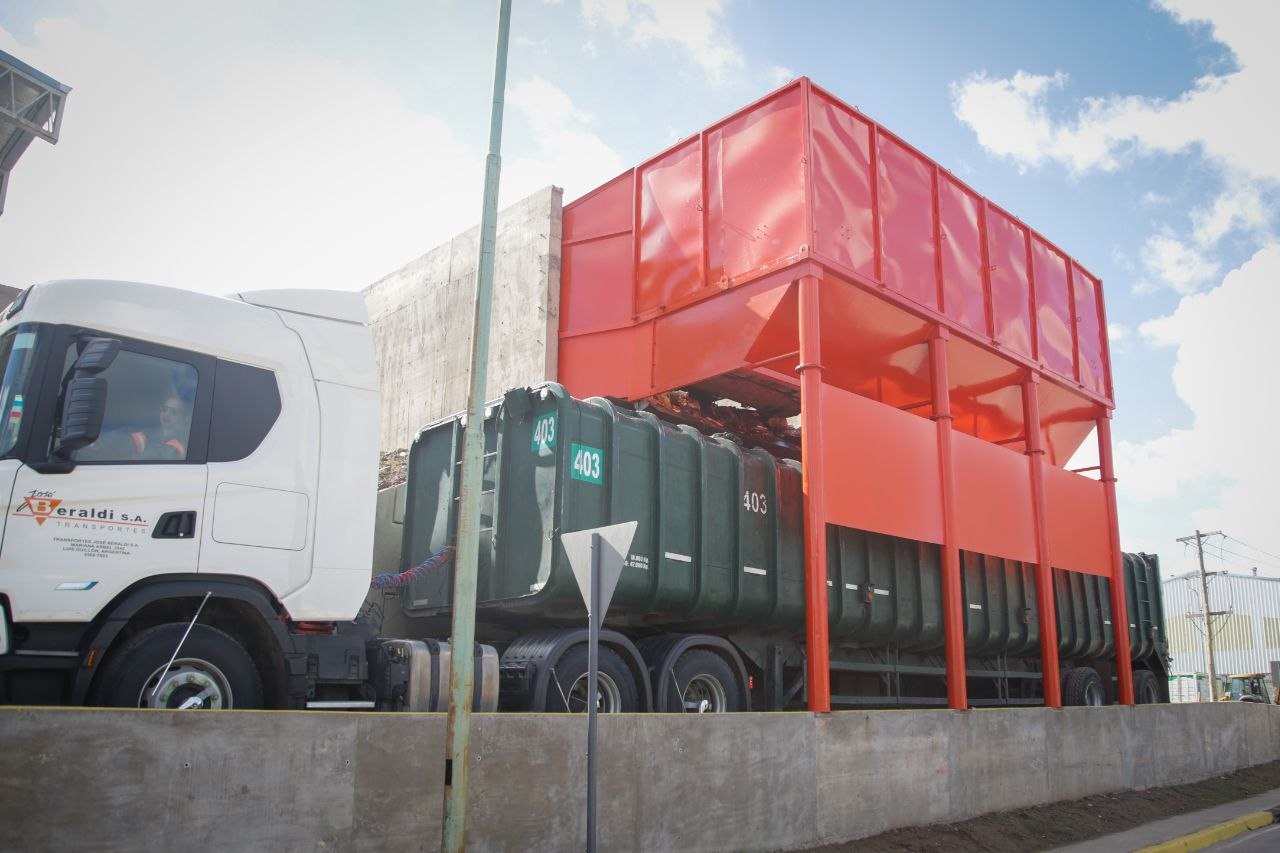 EL MUNICIPIO PRESENTÓ UNA NUEVA TOLVA DE TRANSFERENCIA DE RESIDUOS 