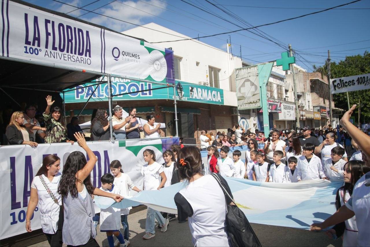 VILLA LA FLORIDA FESTEJÓ SUS 100 AÑOS CON UN DESFILE Y DOS ANUNCIOS DE EVA