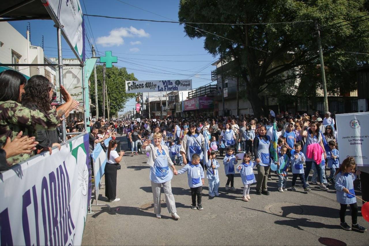 VILLA LA FLORIDA FESTEJÓ SUS 100 AÑOS CON UN DESFILE Y DOS ANUNCIOS DE EVA