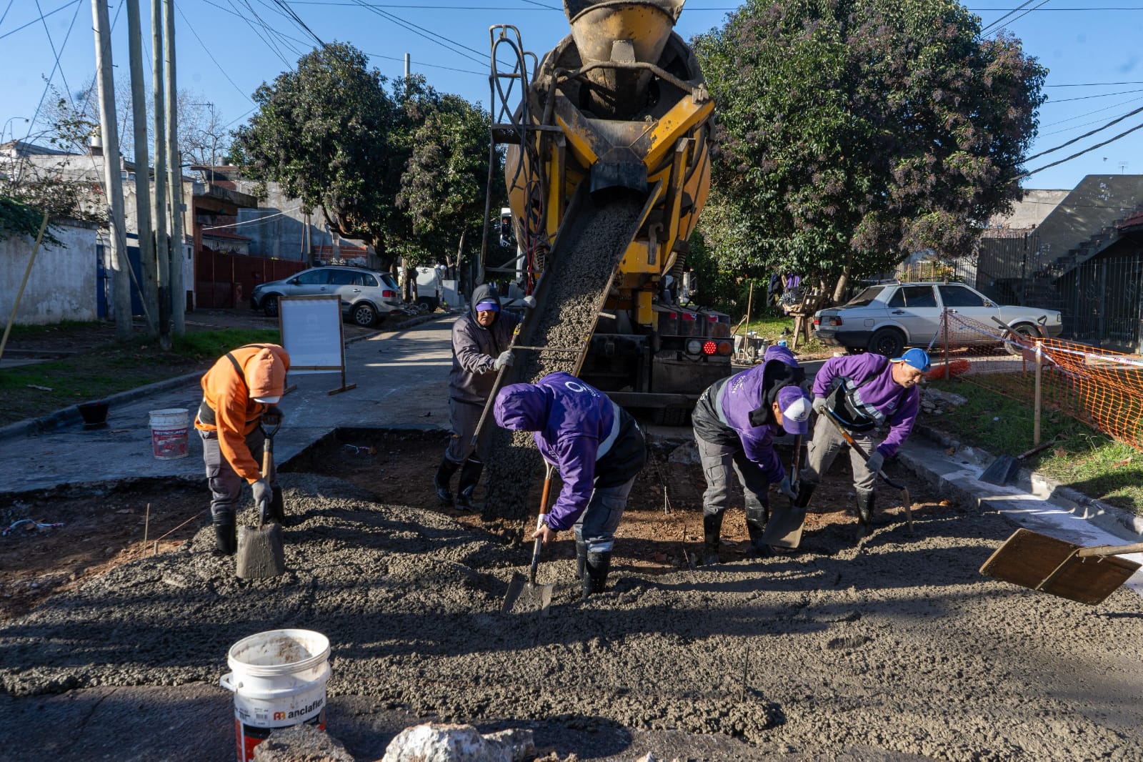 CONTINÚAN LOS TRABAJOS DE BACHEO EN LOS BARRIOS DEL DISTRITO 