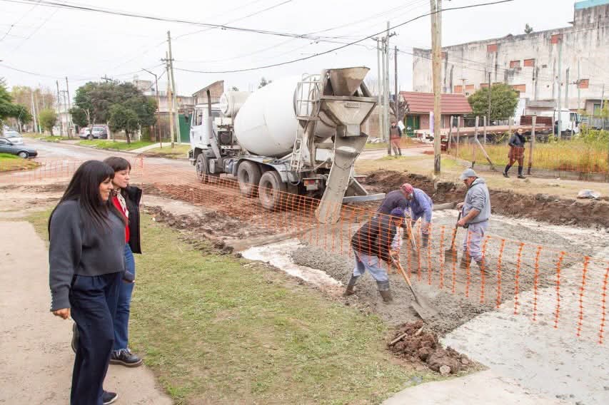  AVANZAN LAS OBRAS PARA COMPLETAR LA PAVIMENTACIÓN EN KOLYNOS 