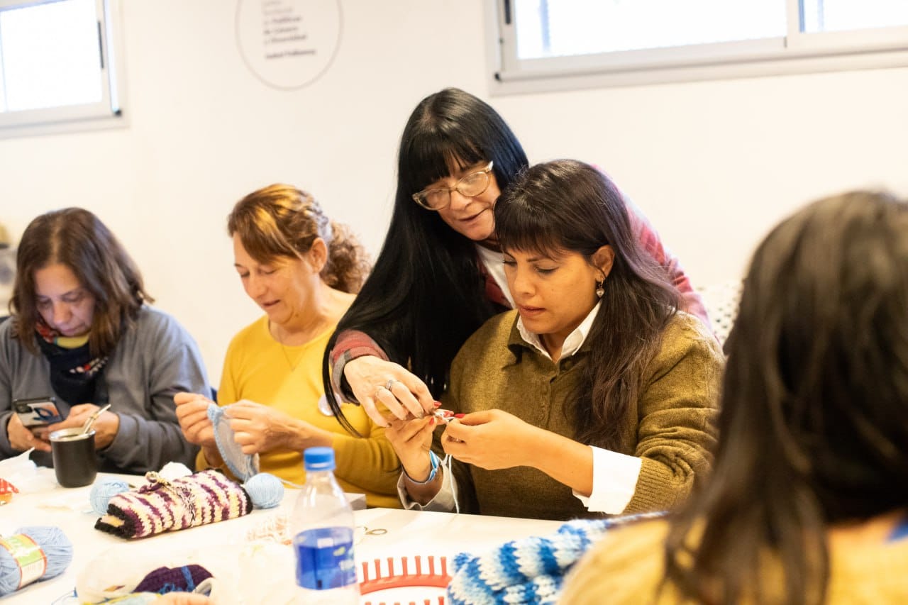JORNADA SOLIDARIA EN EL CENTRO ISABEL PALLAMAY EN EL DÍA DE LA TEJEDORA