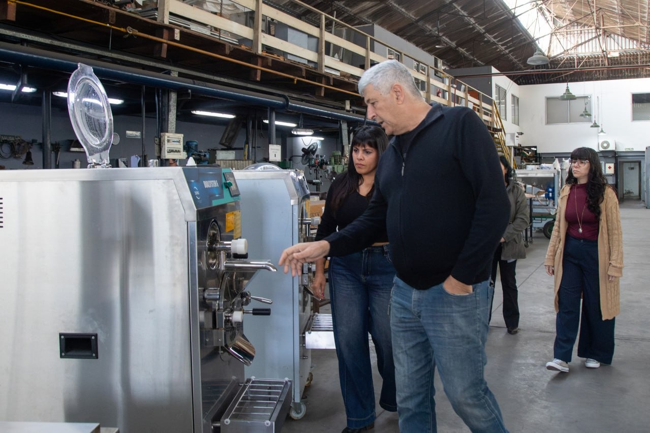 EL MUNICIPIO ENTREGÓ EL CERTIFICADO DE HABILITACIÓN INDUSTRIAL A LA EMPRESA