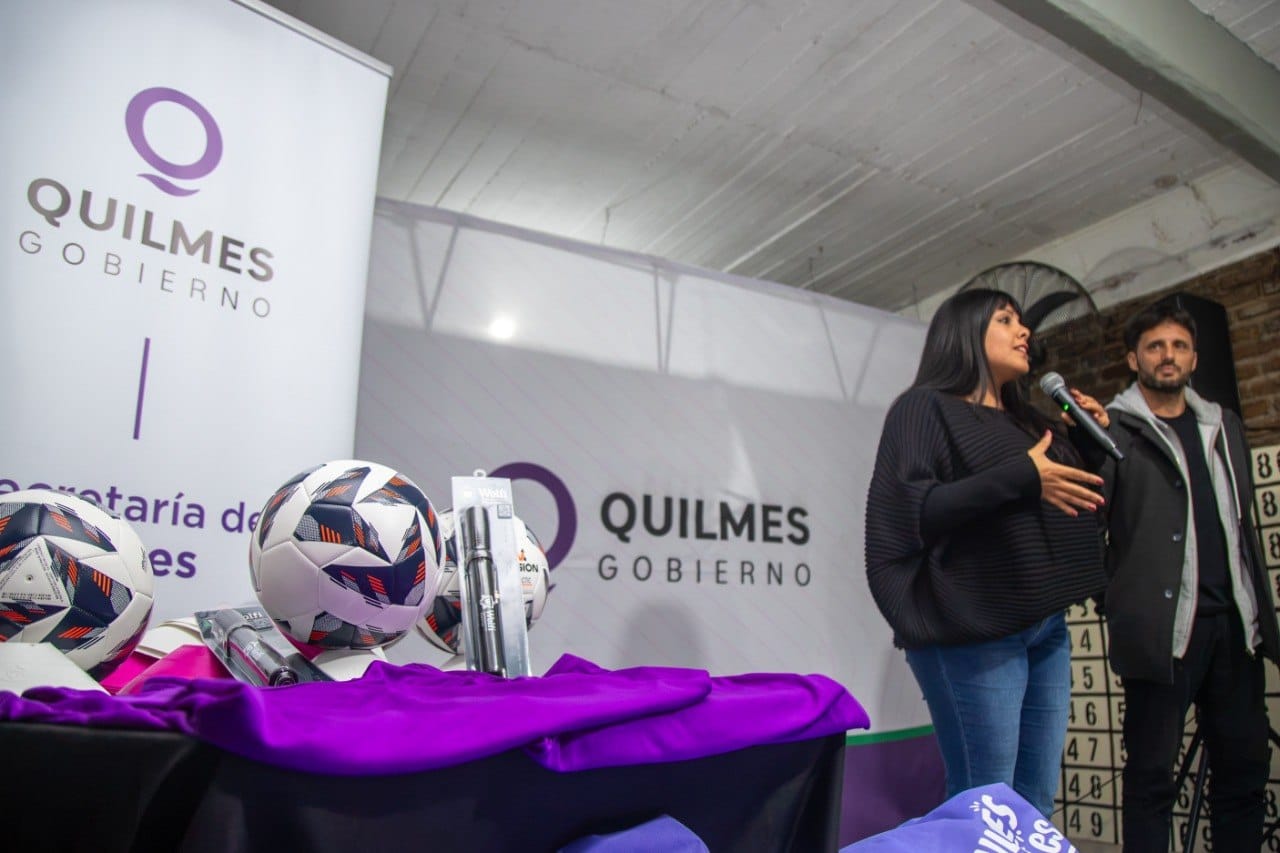 EL MUNICIPIO ENTREGÓ MATERIAL DEPORTIVO A 7 CLUBES DE LA LIGA FEMENINA
