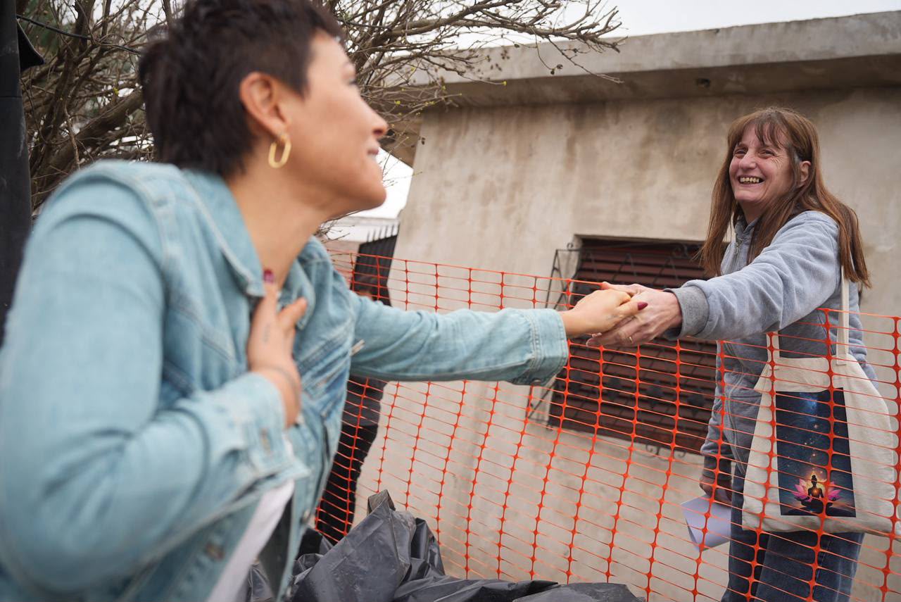 MAYRA Y EVA MIERI RECORRIERON NUEVAS OBRAS DE ASFALTO EN VILLA LA FLORIDA