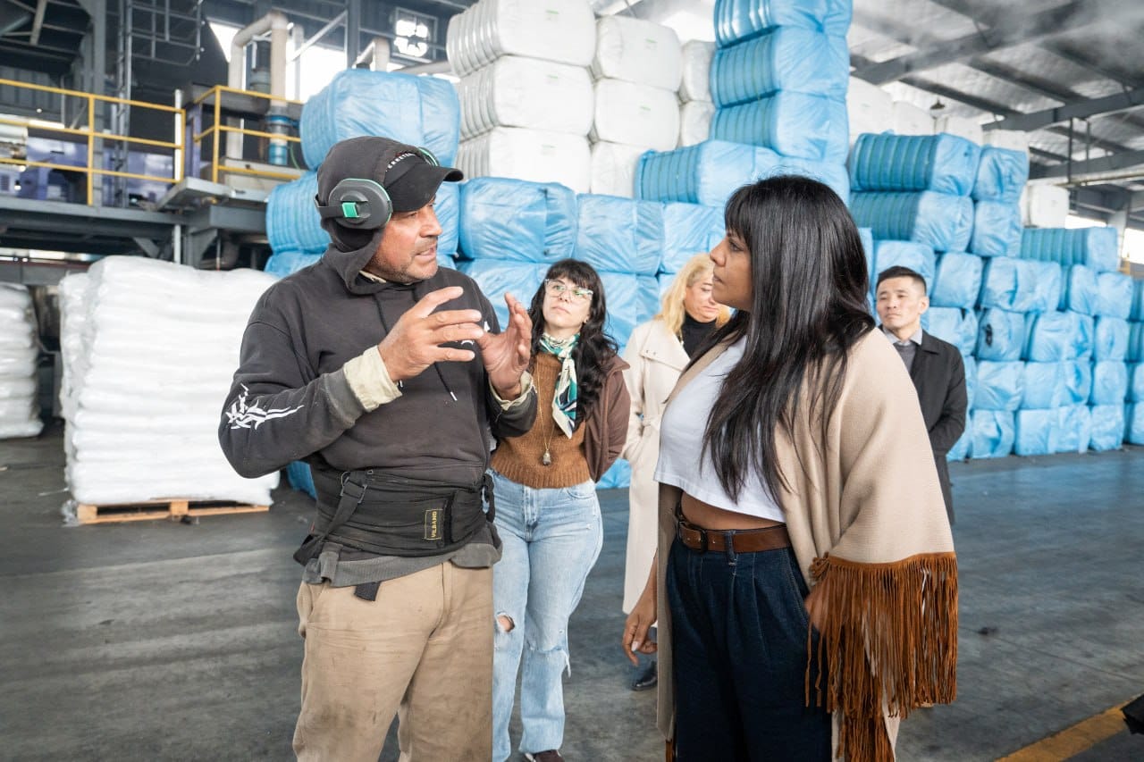 EVA MIERI RECORRIÓ LA PLANTA INDUSTRIAL FIBRAS ARGENTINAS SA 