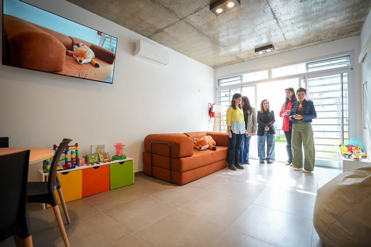 MAYRA Y EVA MIERI INAUGURARON LA CASA DE ABRIGO TEMPORAL AMANDA ALLEN