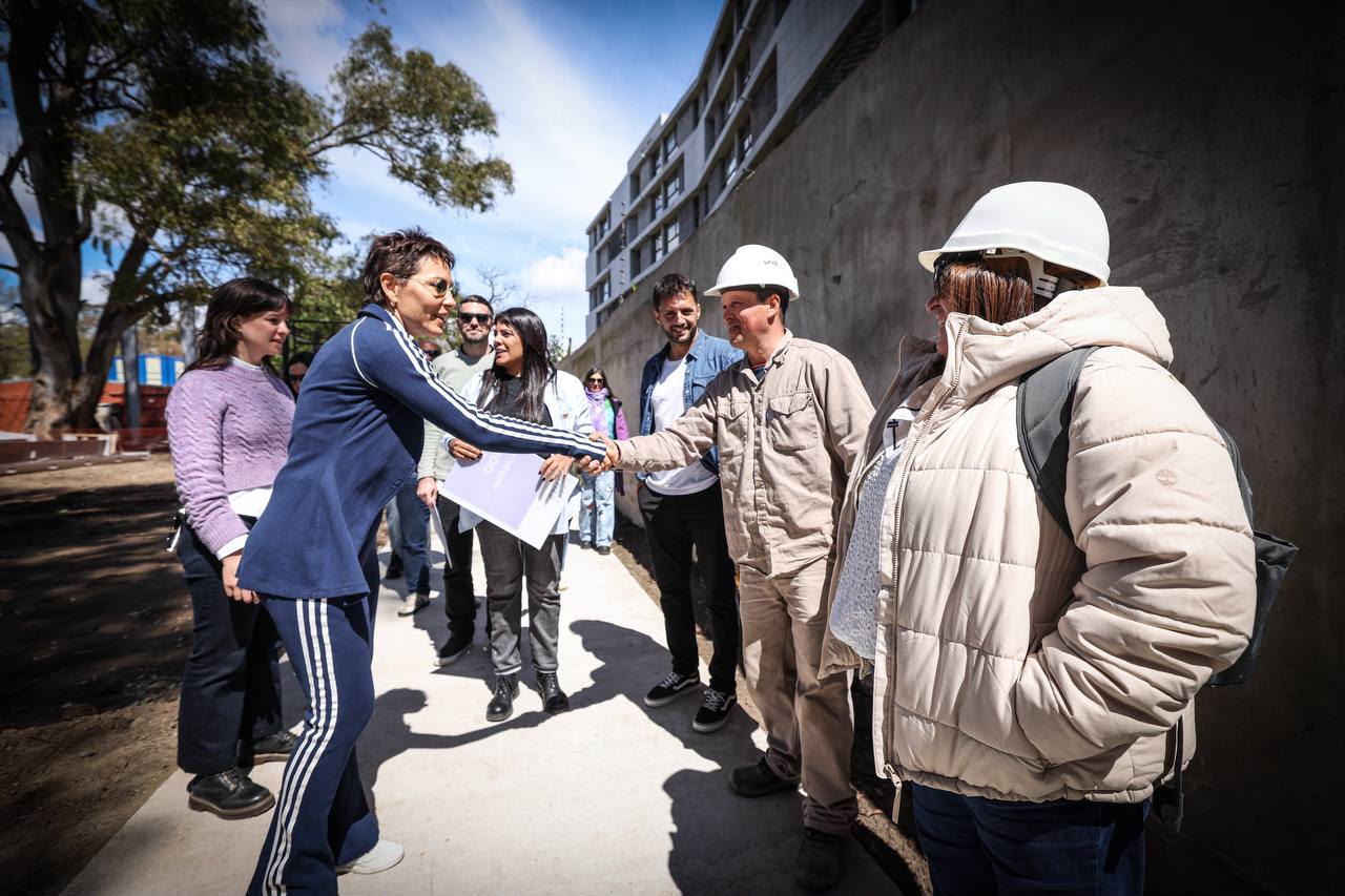 MAYRA Y EVA MIERI RECORRIERON LA OBRA DEL PASEO Y POLIDEPORTIVO DON BOSCO