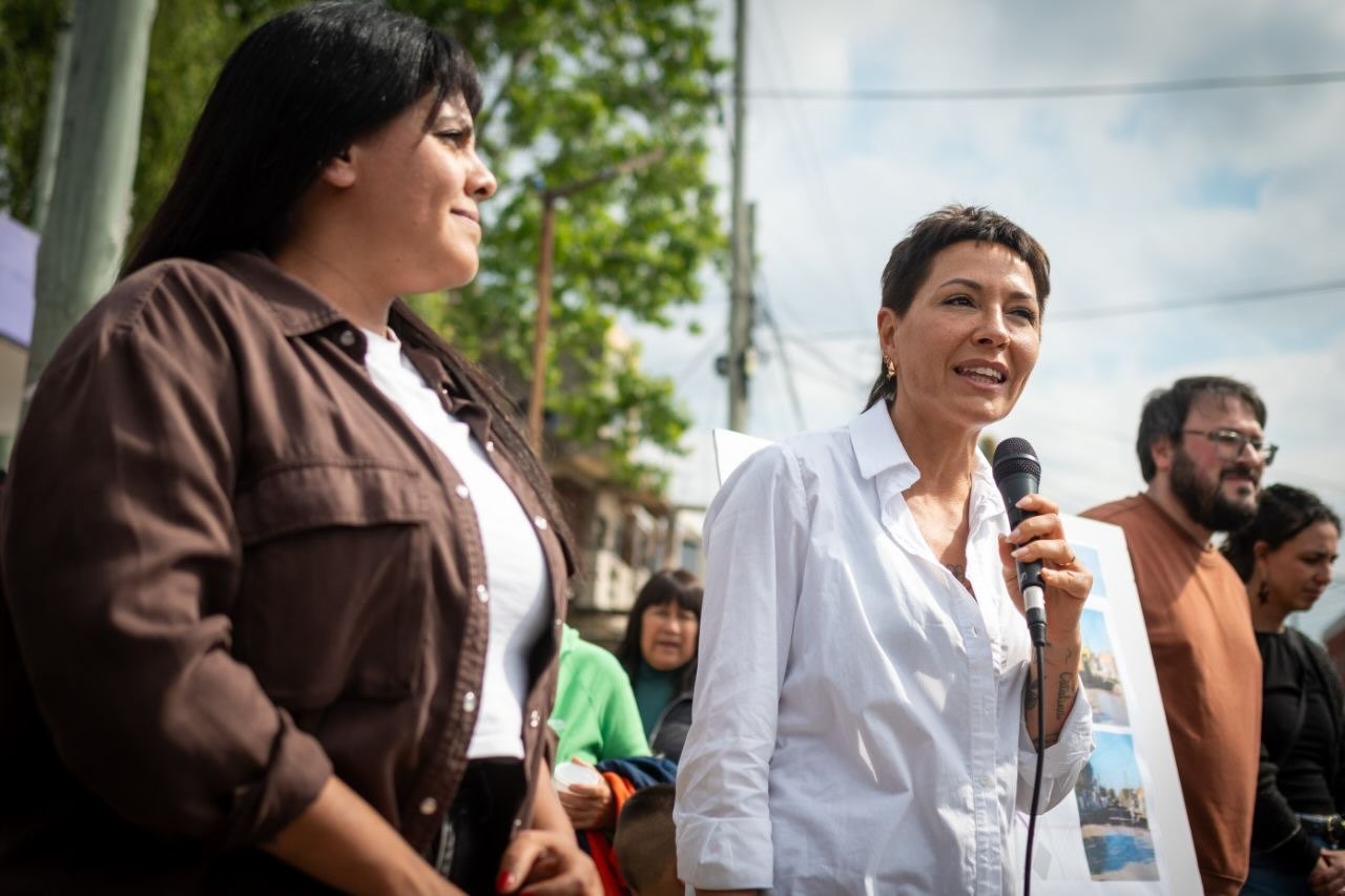 MAYRA Y EVA MIERI INUGURARON 33 NUEVAS CUADRAS DE PAVIMENTO EN BERNAL OESTE